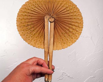 Ventaglio antico a pois verdi, diametro 23 cm, pieghevole, con cornice in legno, stile vintage.