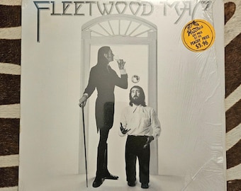 Disco de vinilo LP homónimo de Fleetwood Mac de 1975, envuelto en plástico retráctil, en perfecto estado.