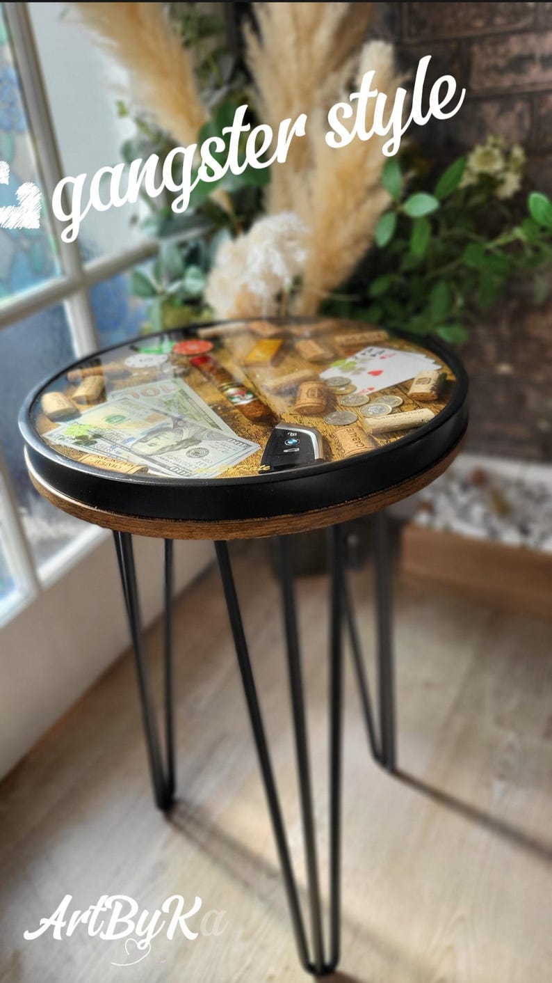 Luxe epoxyharstafel met geld, goudbaar, sigaar en casinofiches | Salontafel in gangsterstijl | Handgemaakte unieke statementmeubels afbeelding 2