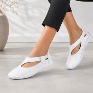 Handmade Leather Barefoot Flats: Comfortable Lightweight Walking Shoes