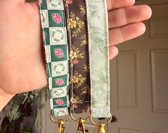 Handgemaakte stoffen polsbandje sleutelhanger | Leuke sleutelhanger polsband | Polsbandje met bloemen