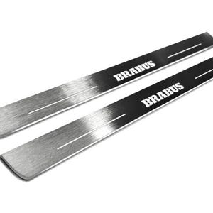 Niestandardowe listwy progowe LED do CLS-Class C218 2010–2018 z logo Brabus – Podświetlane osłony progowe – Świecące listwy progowe