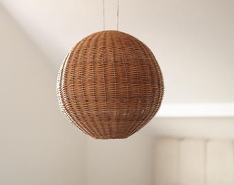 Boho Rattan Pendelleuchte, Küstenbambus Deckenleuchte, handgefertigter Weidenschirm für Esszimmer, natürliche Strandhausbeleuchtung