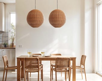 Kundenspezifische Rattan Globe Pendelleuchte | Handgefertigter gewebter runder Lampenschirm | Natürliche Boho Deckenleuchte für Esszimmer oder Wohnraum