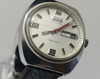 Schweizer Automatikuhr mit Wochentags- und Datumsanzeige, funktioniert einwandfrei, aus den 1970er Jahren