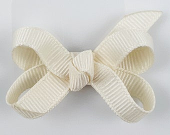 Ivory Baby Hair Bow, 2 inch Extra Small Mini Boutique Hair Bows for Babies / Mini Snap Clip / Infant Newborn Hair Bow / Light Cream Color