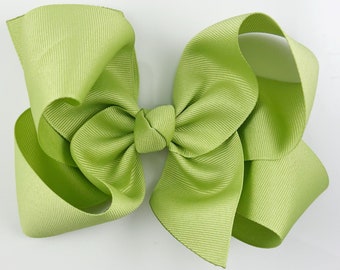 Green Hair Bow for Girls in Sweet Pea / Extra Large 6 inch Grosgrain Girls Hair Bows, Toddlers, Big Hairbows, Green Hair Clip