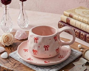 Taza de cerámica rosa con lazos, juego de platillo hecho a mano, taza con estética Dollette, taza de té campestre francesa, té de la tarde femenino, decoración suave para habitación de niña