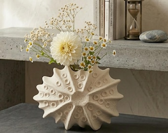 Jarrón de cerámica grande con motivos costeros, escultura artesanal de olas marinas, decoración estética para mesa de centro, jarrón único para fotografía, pieza de arte minimalista.