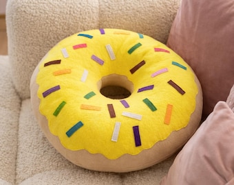 Gelbes Donut-Plüschkissen, Donut-Kissen mit Zitronenglasur, helles, sonniges Raumdekor, gelbes ästhetisches Lebensmittelkissen, glückliches Kawaii-Geschenk