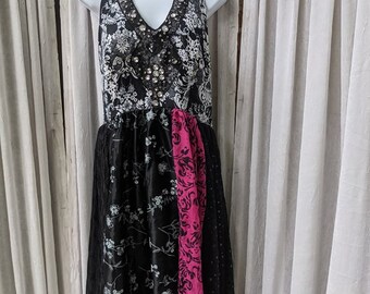 Versatile Sleek Minimal Closet Staple, Timeless Flattering Black Floral Print Sleeveless Fully Lined Chic Vince Camuto Sheath Dress