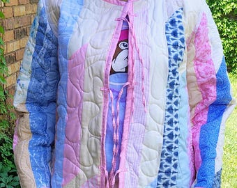 Erbstück Weich Romantische Patchwork Quilt Jacke Luxus Upcycled Pastell Mantel Einzigartig Handwerker Boho Cottagecore Tragbare Kunst -M