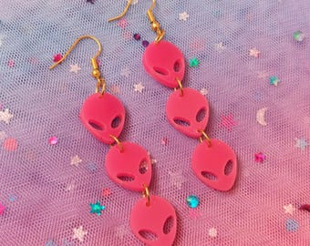 Pendientes de conector extraterrestre rosa neón con ganchos hipoalergénicos