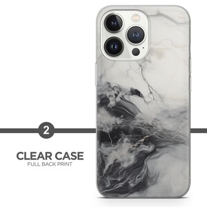 Op de afbeelding: Transparante telefoonhoes met een full back print met een marmerontwerp in grijstinten en wit. De hoes heeft een transparante rand en een camera-uitsparing. De tekst "2" en "CLEAR CASE FULL BACK PRINT" zijn zichtbaar.