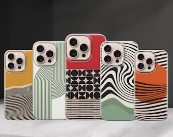 Op de afbeelding: Vijf telefoonhoesjes met diverse abstracte ontwerpen. De hoesjes tonen een reeks kleuren, waaronder geel, rood, groen en zwart, met geometrische en golvende patronen. Elke hoes heeft een transparante rand.