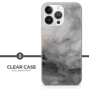 Op de afbeelding: Transparante telefoonhoes met een full back print met een marmerontwerp in grijstinten, zwart en beige. De hoes heeft een transparante rand en een camera-uitsparing. De tekst "3" en "CLEAR CASE FULL BACK PRINT" zijn zichtbaar.
