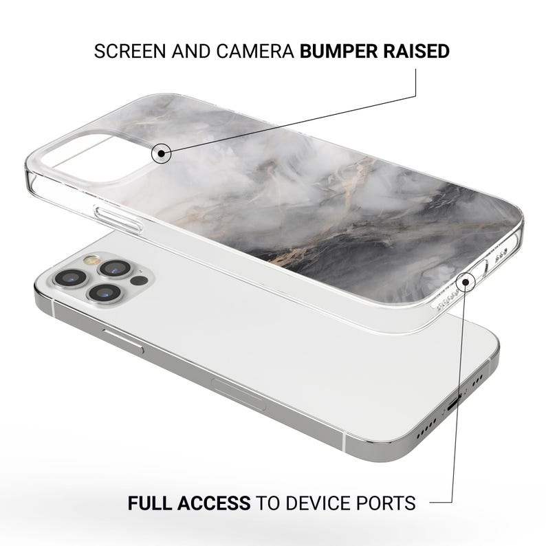 Op de afbeelding: Een doorzichtige telefoonhoes met een marmerontwerp in grijstinten en goud wordt getoond over een witte telefoon. De hoes heeft verhoogde randen voor scherm- en camerabescherming. De tekst "SCREEN AND CAMERA BUMPER RAISED" en "FULL ACCESS TO DEVICE PORTS" zijn zichtbaar.