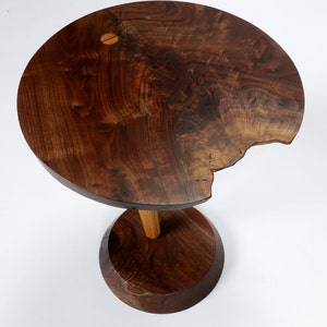 Cyclops bijzettafel in walnoot en wit eiken