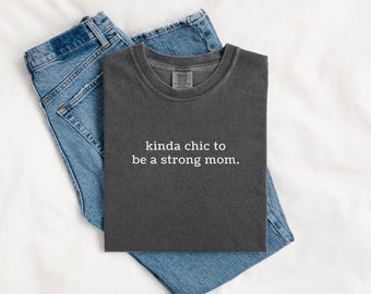 Comfort Colors® Kinda Chic To Be A Strong Mom Trendy T-Shirt Gift for Sports Moms, Gym Fitness