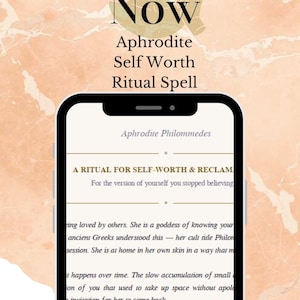 Peut inclure: Un smartphone affiche un guide de rituel numérique avec le texte "Télécharger maintenant" et "Aphrodite Self Worth Ritual Spell". L'arrière-plan présente une palette de couleurs beige et marron avec une illustration décorative.