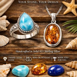 Könnte beinhalten: Werbung für individuellen Silberschmuck. Ein Ring mit blauem Stein und ein Anhänger mit Bernstein werden gezeigt. Der Text lautet "Custom Silver Setting" und "Handcrafted in Solid 925 Sterling Silver."