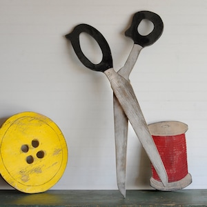 Stay at Home-ista: Giant Scissors Wall Art- guest post from