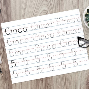 Puede incluir: Una hoja de papel blanca con l&iacute;neas punteadas para trazar la palabra "Cinco" y el n&uacute;mero "5".