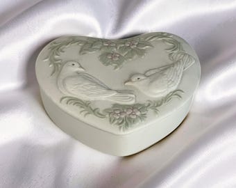 Vintage Porcelain Love Birds Ring Box Trinket Jewelry Keepsake Gift