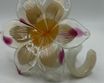 Bloem geblazen glas in vintage Murano-stijl: gouden glitter spiraal steeldecor roze details
