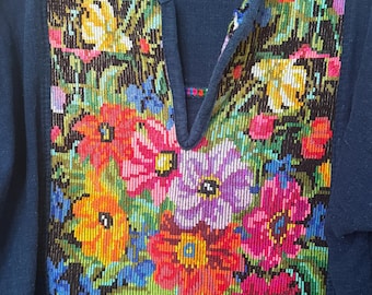 Vintage Guatemalteeks indigo geverfd handgemaakt shirt met geborduurd bloementapijt
