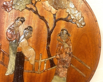 Antieke wanddecoratie met houtinlegwerk - Shibayama-plaquette van jade en speksteen - Edo-periode 1800