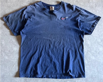 90s Vintage Nike Faded Embroidered Navy T Shirt Size L