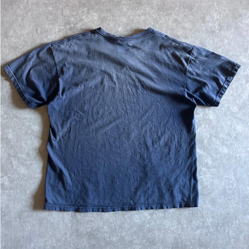 Camiseta Nike vintage azul marino con bordado desteñido de los años 90, talla L imagen 3