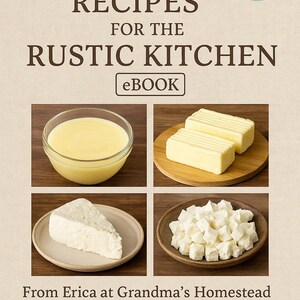 Op de afbeelding: Een ebook-omslag met de titel "5 Rauwe Melk Recepten voor de Rustieke Keuken". De afbeelding toont vier foto's: een kom met vloeistof, twee boterblokken, een kaaswig en in blokjes gesneden kaas. Een koe-illustratie staat rechtsboven.