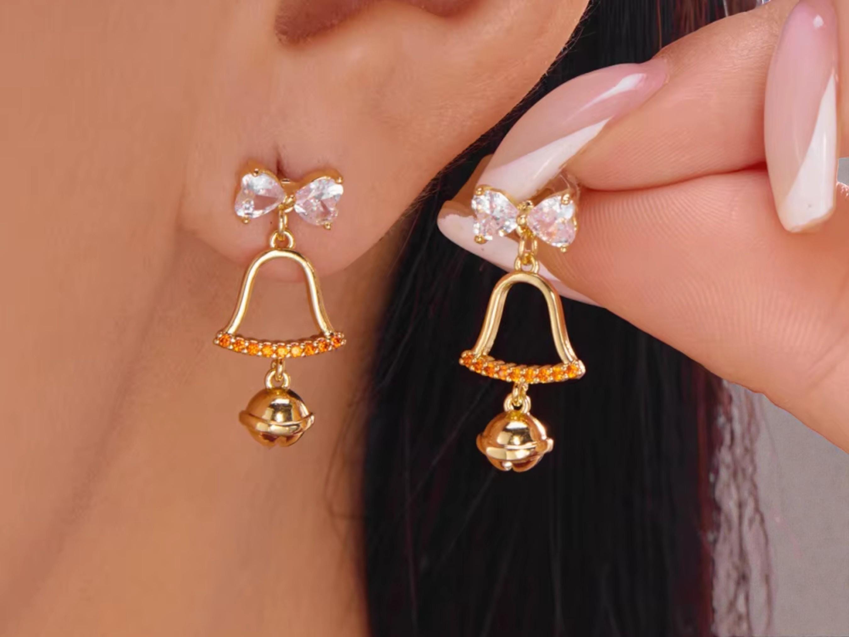 Boucles D'oreilles Pendantes Dorées Avec Pierre En Forme De Nœud - Neuf Avec étiquettes