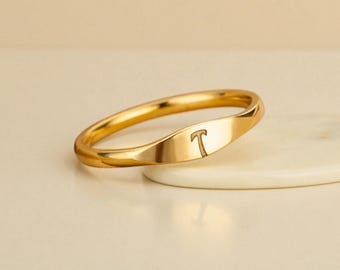 Anillo con inicial de acero inoxidable para mujer