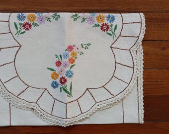 Vintage Embroidered Linen Table Runner: Hand Stitched Floral Design