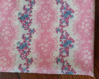 Piccolo pannello di tessuto di carta da parati rosa, residuo di lino vintage: tessuti di scarto vintage per cuciture lente o collage di trapunte