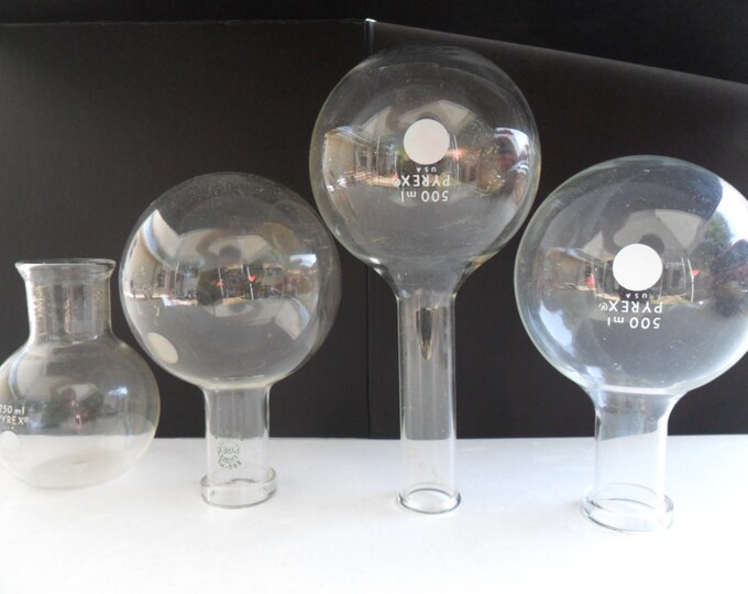 Set of 4 Vintage Pyrex Lab Glassware . Vintage Pyrex Beakers . Vintage Science . Vintage Lab