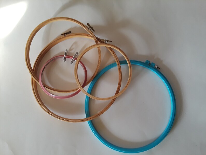 Lot Of 5 Embroidery Hoops Vintage Wooden Image 0