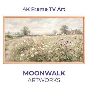 Puede incluir: Pintura de paisaje enmarcada con un campo de flores silvestres en colores pastel. La obra de arte presenta un camino que conduce a una casa distante bajo un cielo nublado. Se muestra el texto "4K Frame TV Art" y "MOONWALK ARTWORKS".