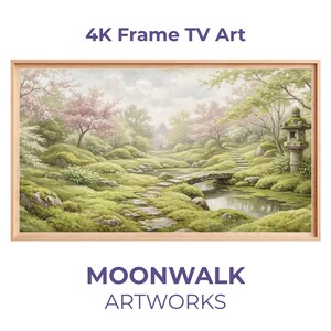 Puede incluir: Una pintura de paisaje enmarcada con una serena escena de jardín. La obra de arte presenta un camino de piedra, un pequeño puente y una linterna de piedra japonesa tradicional. La paleta de colores incluye tonos de verde, rosa y beige. Se muestra el texto "4K Frame TV Art" y "MOONWALK ARTWORKS".