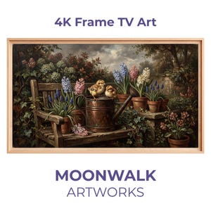 Puede incluir: Una impresión artística enmarcada para TV 4K que presenta una escena de jardín con un banco de madera, flores en macetas y una regadera. Dos polluelos se posan en la regadera. La obra de arte está en un marco de madera clara. El texto en la parte superior dice "4K Frame TV Art" y en la parte inferior "MOONWALK ARTWORKS".
