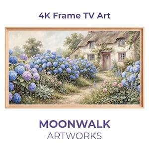 Puede incluir: Una impresión artística enmarcada para TV 4K que presenta una escena de cabaña con vibrantes hortensias azules y moradas. La obra de arte incluye el texto "4K Frame TV Art" y "MOONWALK ARTWORKS". El marco es de color madera clara.