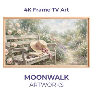 Puede incluir: Una obra de arte enmarcada para un televisor 4K, que presenta una escena de jardín serena. Un banco de madera sostiene un sombrero de paja con una cinta rosa, un libro y gafas de sol. El jardín está lleno de flores y un camino. El texto "MOONWALK ARTWORKS" está en la parte inferior.