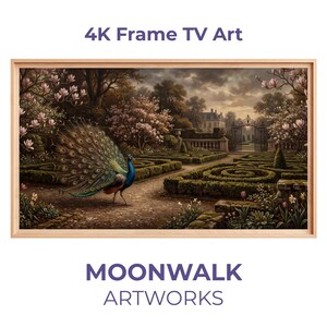 Peut inclure: Impression d'art 4K pour téléviseur encadrée représentant un paon déployant ses plumes dans un jardin. L'œuvre d'art montre un jardin formel avec un manoir en arrière-plan. Le texte "4K Frame TV Art" et "MOONWALK ARTWORKS" sont affichés.