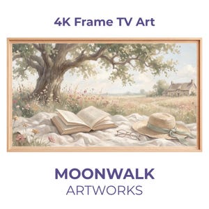 Op de afbeelding: Een ingelijst 4K TV-kunstwerk met een pastorale scène met een grote boom, een open boek, een strohoed en een bril op een deken. De afbeelding toont een veld met een huis in de verte. De tekst "4K Frame TV Art" en "MOONWALK ARTWORKS" zijn zichtbaar.