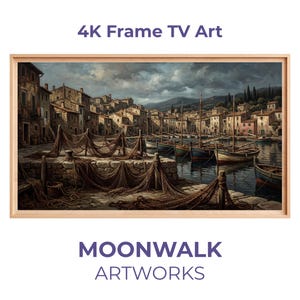 Puede incluir: Una impresión artística enmarcada para TV 4K que representa una ciudad costera con barcos atracados en un puerto. La obra de arte presenta una pintura detallada de edificios, barcos y redes de pesca. Se muestra el texto "4K Frame TV Art" y "MOONWALK ARTWORKS".