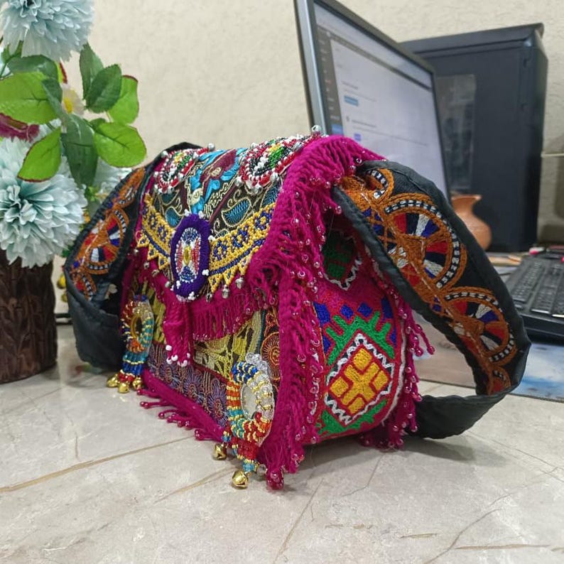 Handgemachte bestickte Reise-Make-up-Tasche, Brautjungfer Geschenk, Geschenk für die Freundin Bild 9