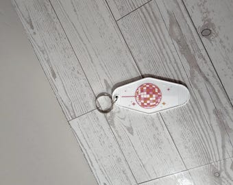 Roze discobal geruit | Motelsleutelhanger | Witte sleutelhanger